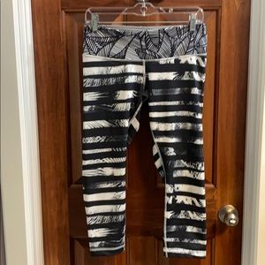 Lululemon Wunder Under Crops Size 8